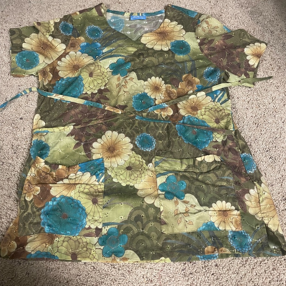Scrub top
